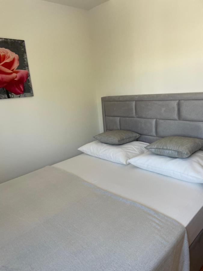 Apartments Vip Split Buitenkant foto