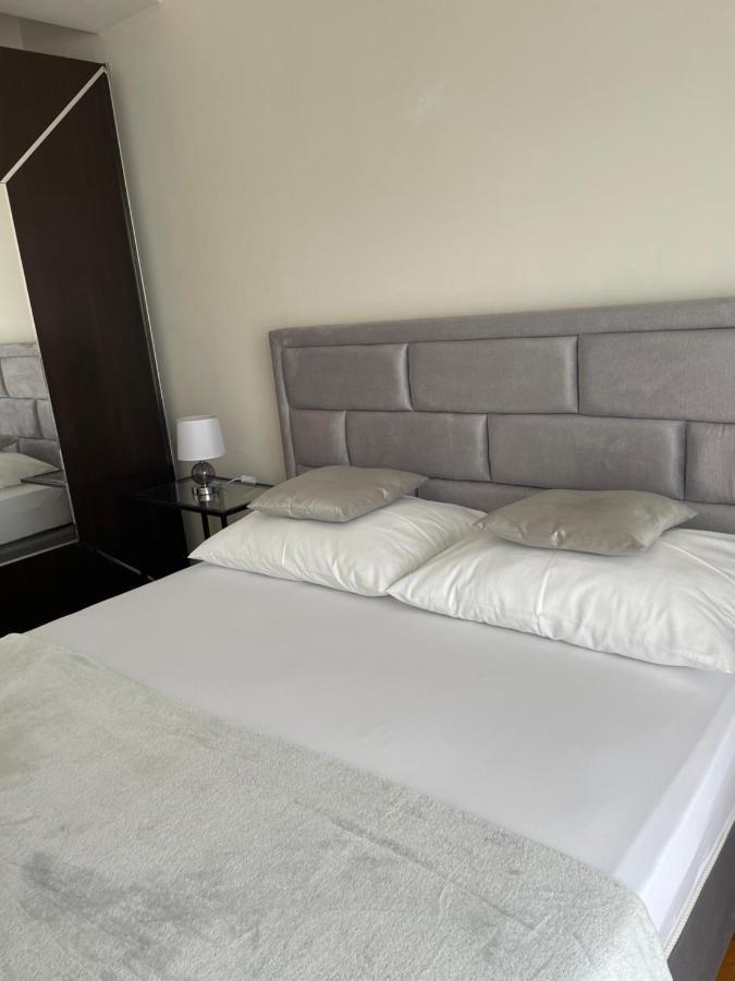 Apartments Vip Split Buitenkant foto