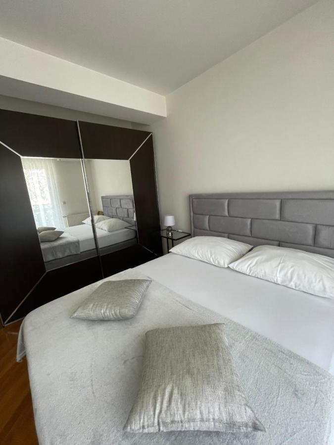 Apartments Vip Split Buitenkant foto